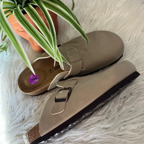 New🌿 Cushionaire Hana Cork Footbed Clog - Picture 2 of 5